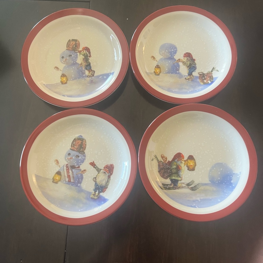 Adorable Brand New Williams Sonoma Gnome Christmas Plates
